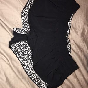 LULU LEMON: waterproof reversible shorts